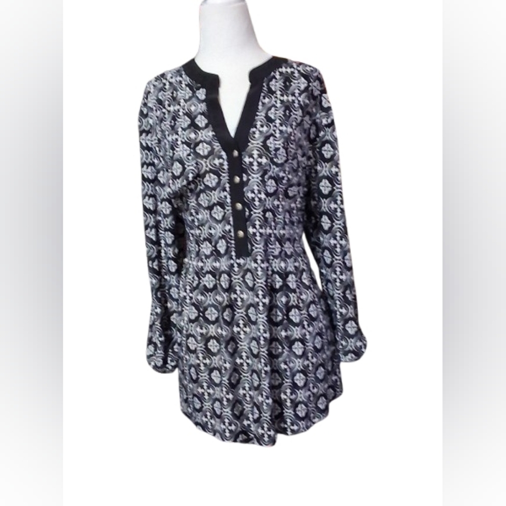 NWOT Cocomo Black and White Patterned Long Sleeve, Button FrontTop, Plus Size 1X